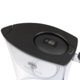 Draufsicht auf den anthrazitfarbenen, matten Deckel einer Wasserfilterkanne, mit einer digitalen Anzeige für den Filterwechsel.